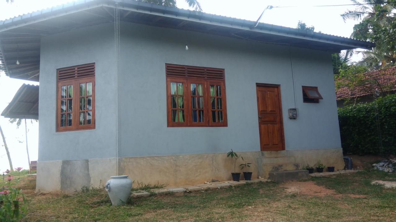 Pemuyan Mirissa70 Bed & Breakfast Exterior photo
